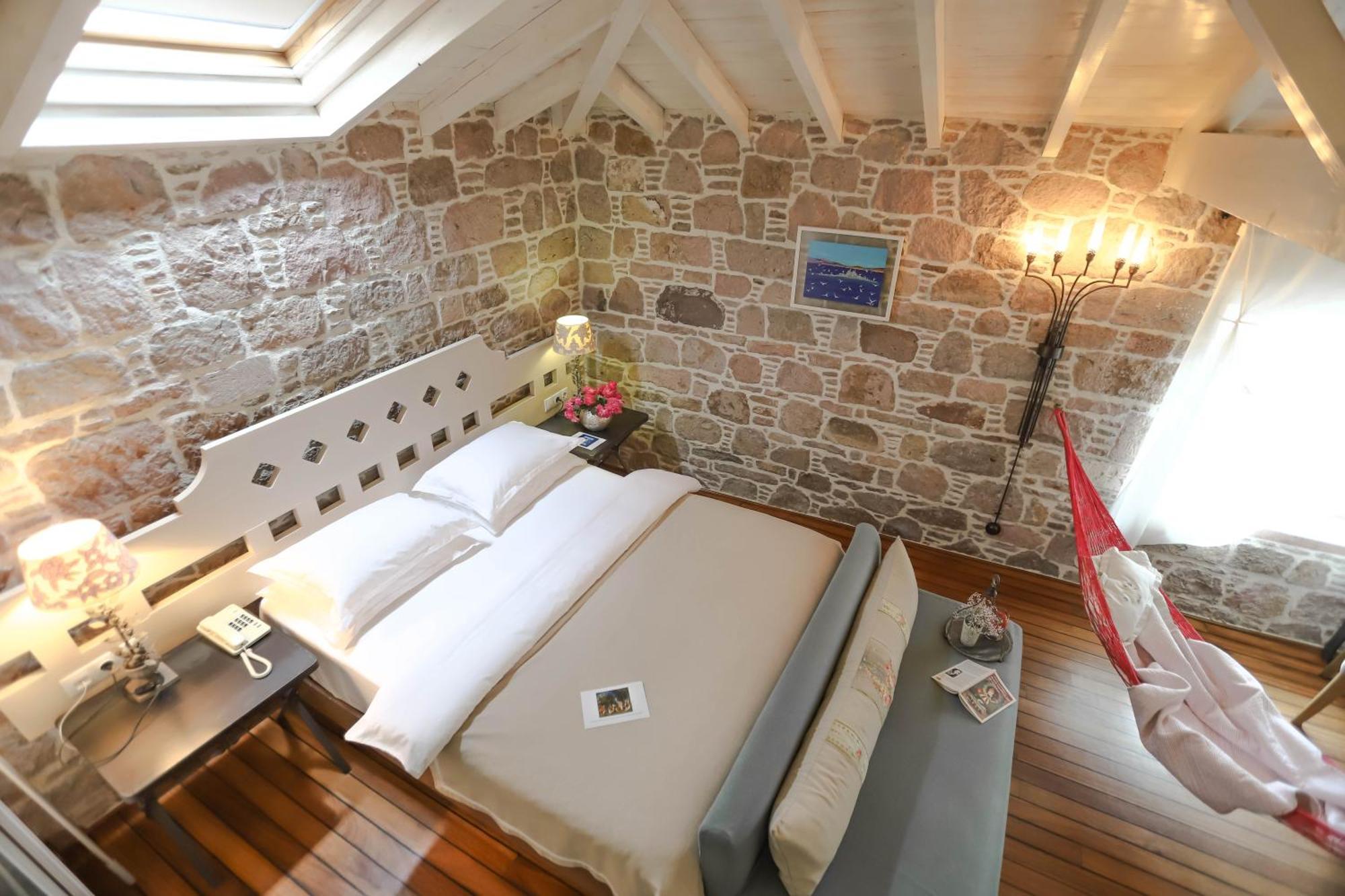 Cunda Lena Otel Ayvalı Exteriör bild