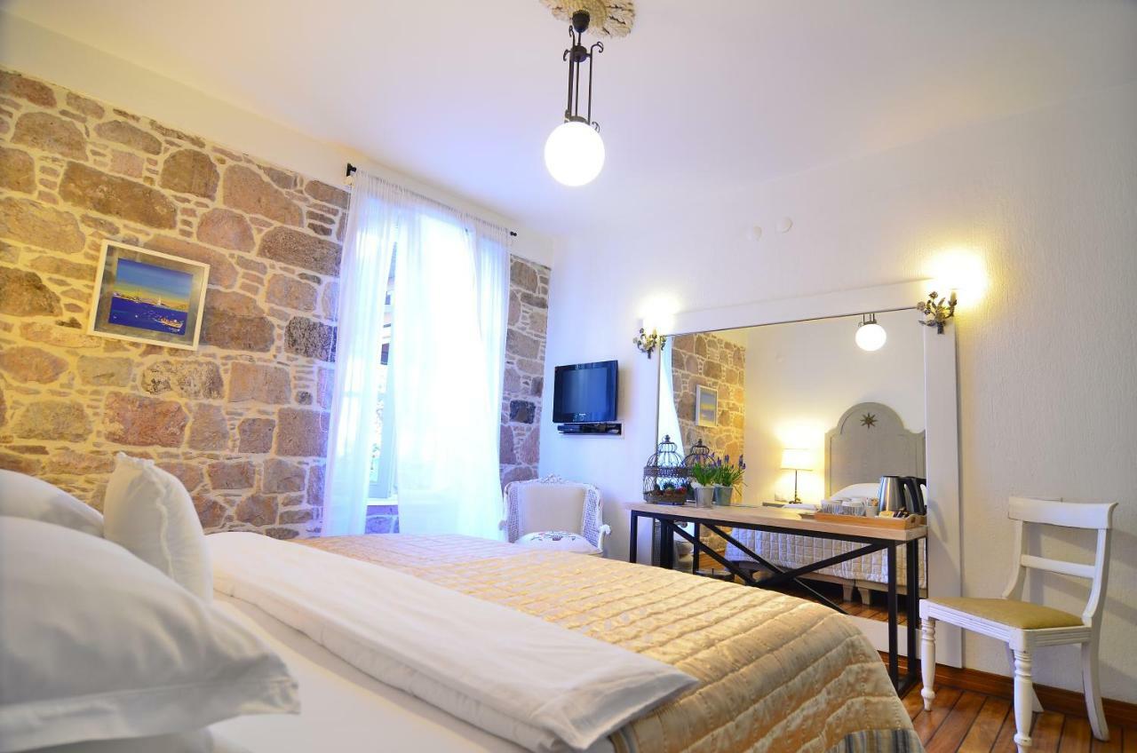 Cunda Lena Otel Ayvalı Exteriör bild